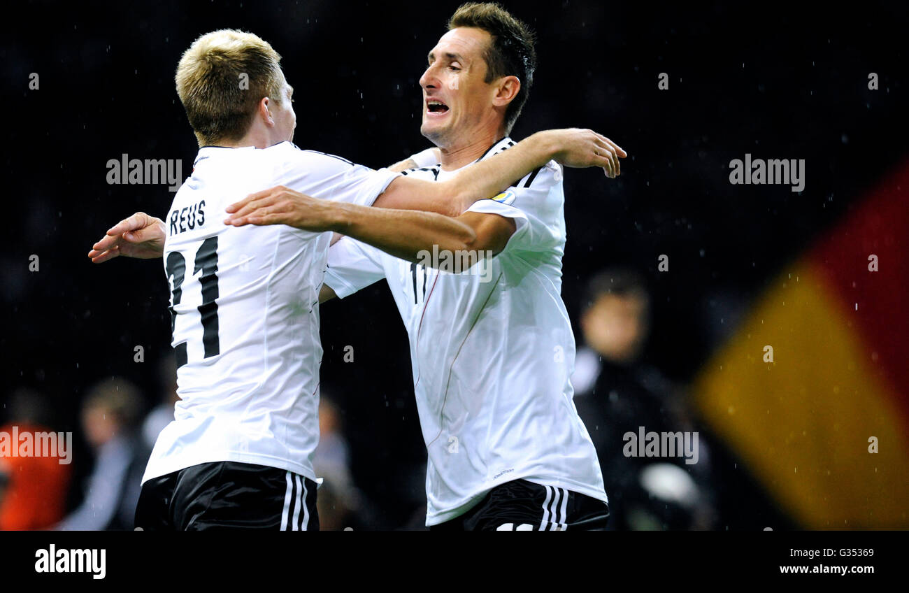 Miroslav Klose celebrating his goal, 1:0, with Marco Reus, during the qualifying match for the FIFA World Cup 2014 Stock Photo