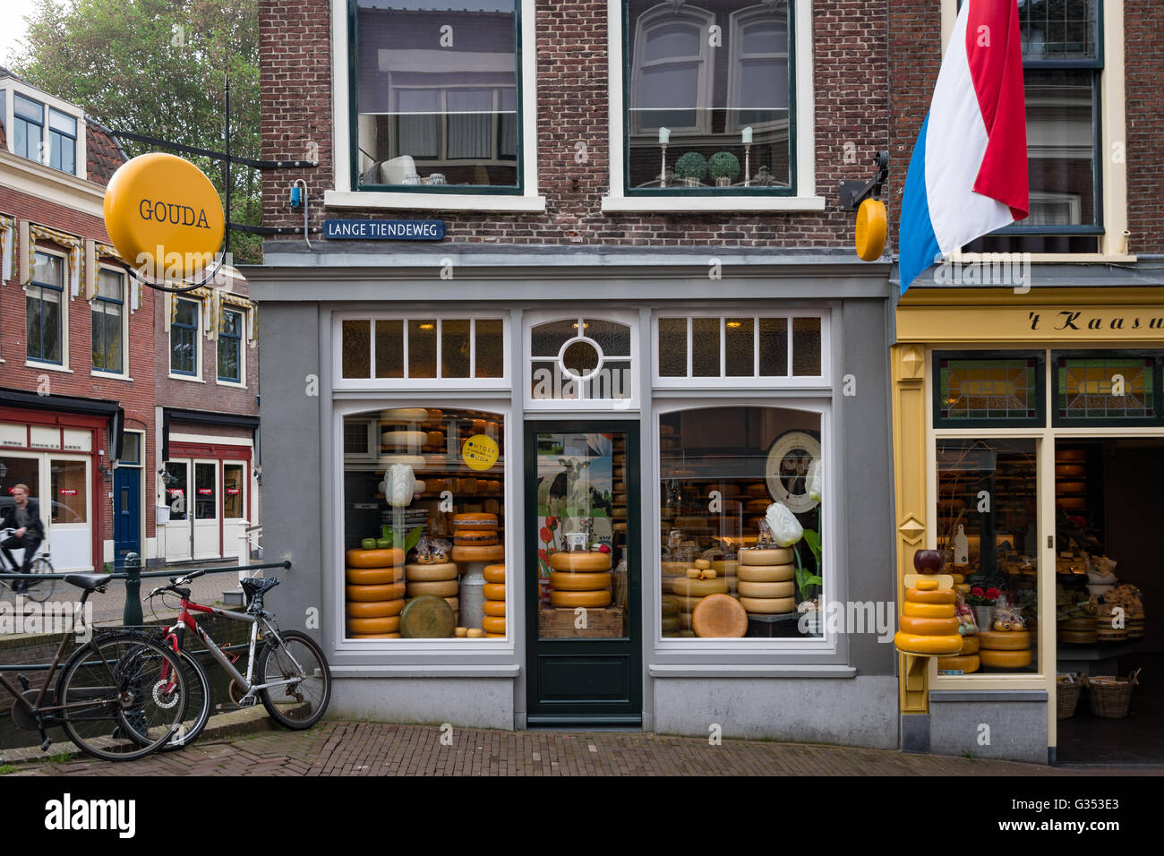 Cheese shop in the town of Gouda, Netherlands Stock Photo Alamy