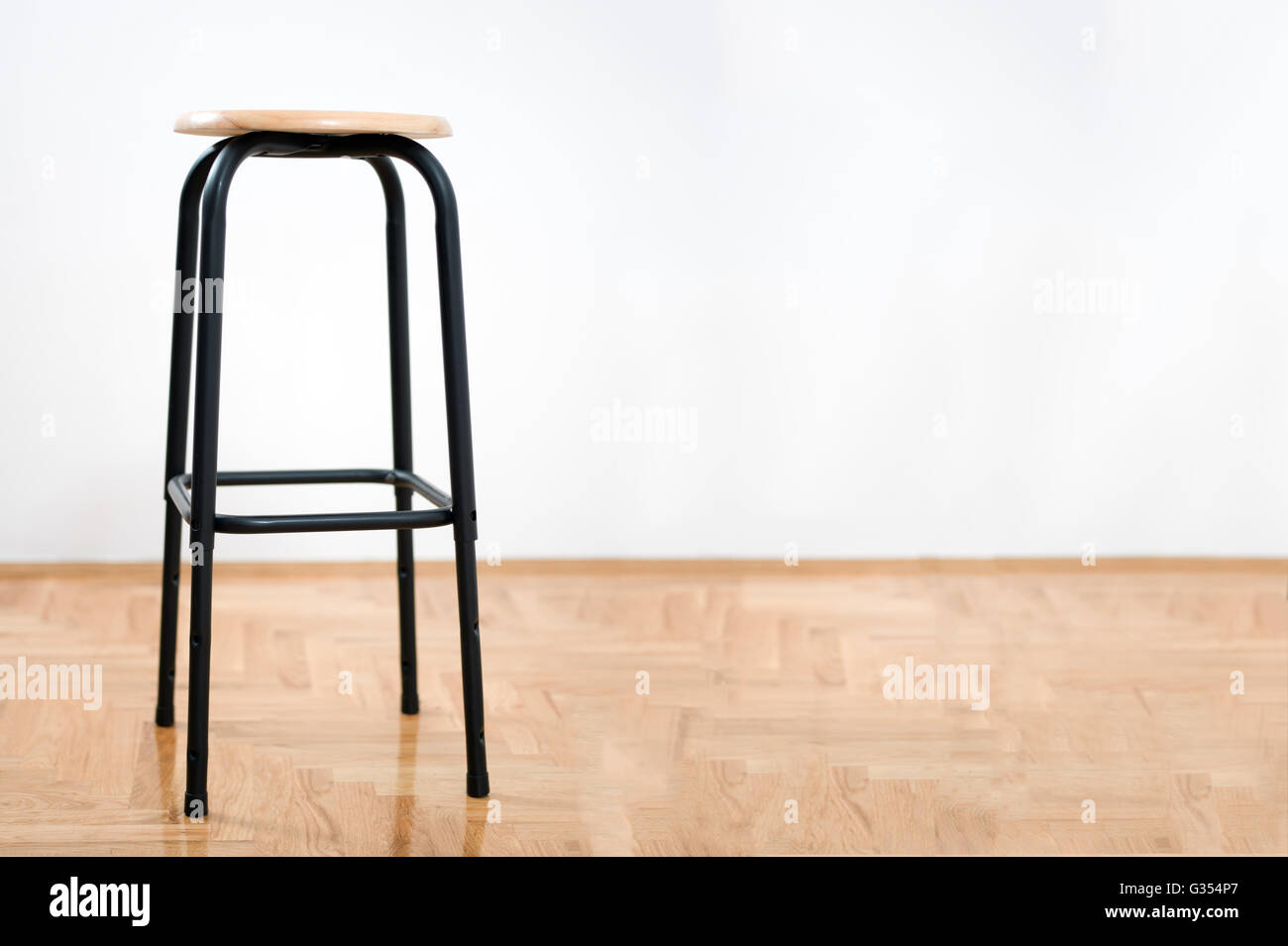Empty stools hi-res stock photography and images - Alamy