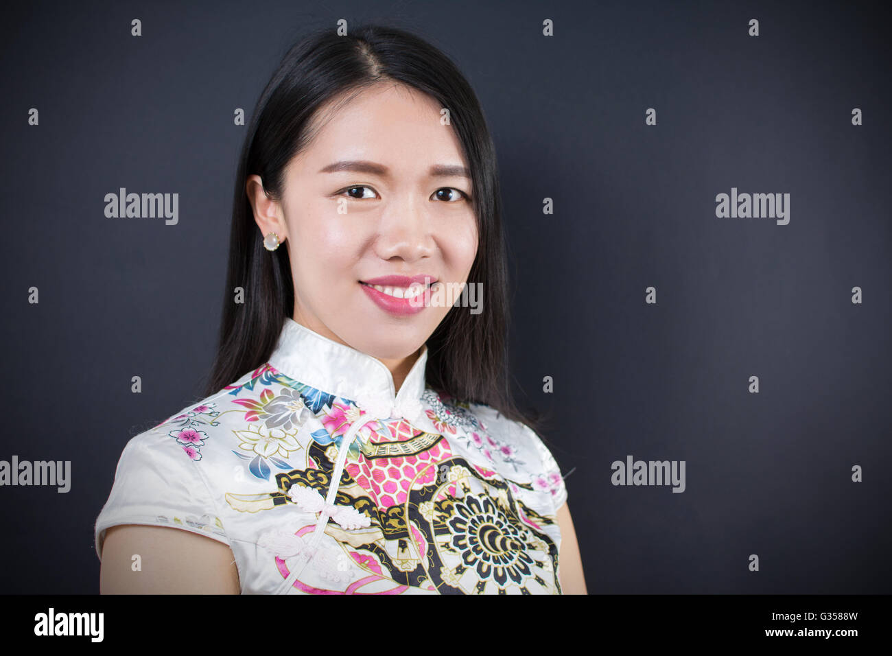 Beautiful chinese woman face smiling hi-res stock photography and ...