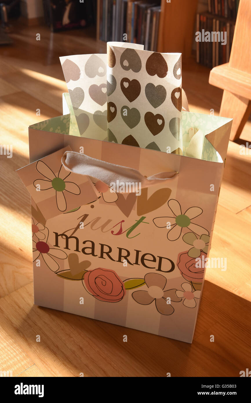 Gift wrapping paper design hires stock photography and images Alamy