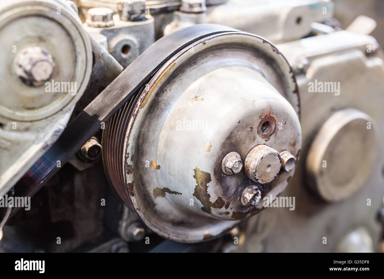 Engine Using Wheel wheels in the engine Stock Photo - Alamy