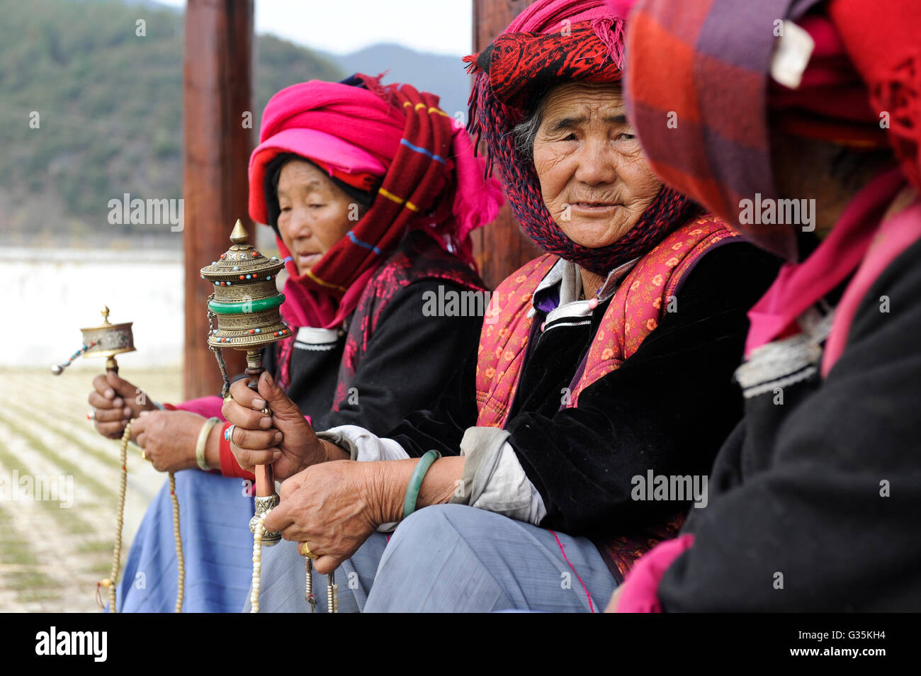 CHINA Yunnan, Lugu Lake , ethnic minority Mosuo who are buddhist and women have a matriarch / CHINA Provinz Yunnan , ethnische Minderheit Mosuo am Lugu See , die Mosuo sind Buddhisten und Mosuo Frauen ueben ein Matriarchat aus Stock Photo