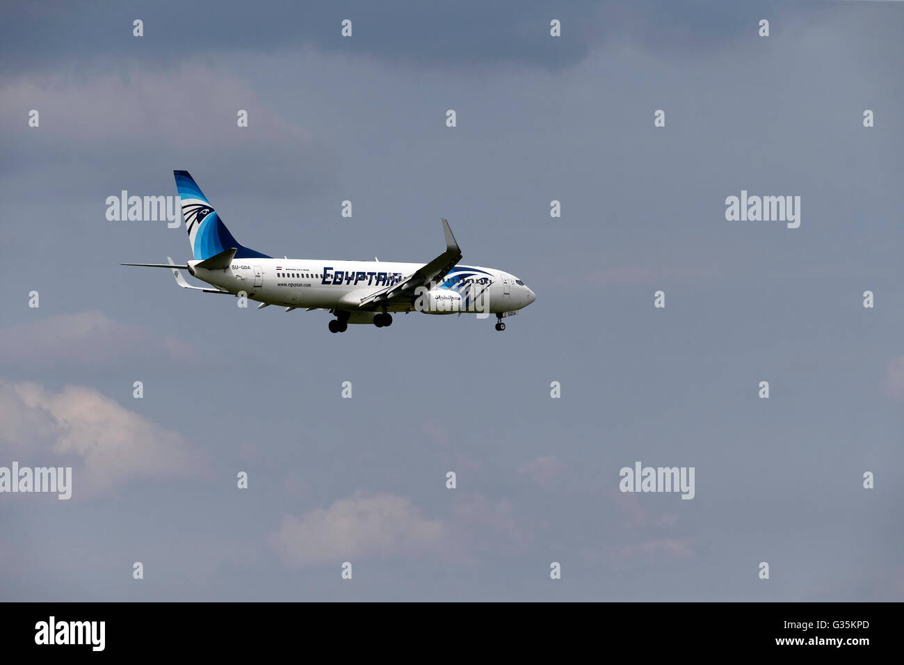 Egyptair 737 800 hi-res stock photography and images - Alamy