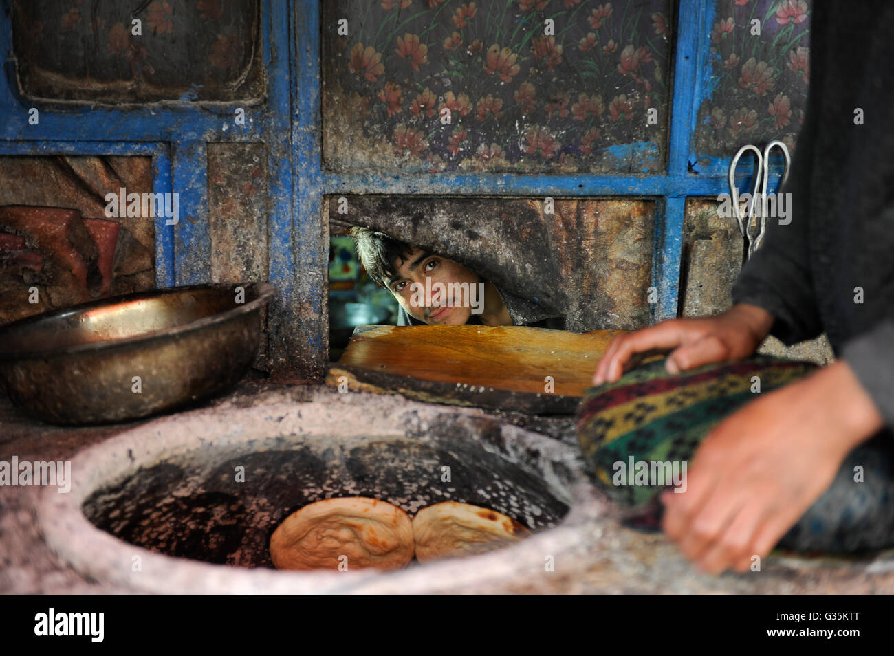 CHINA province Xinjiang, city Kashgar where uyghur people are living, bakery, clay oven, baking bagel and nang flatbread Stock Photo