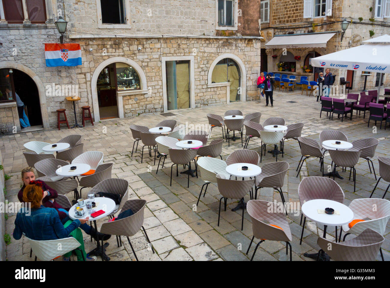 Outdoor Cafe Terraces High Resolution Stock Photography and Images - Alamy