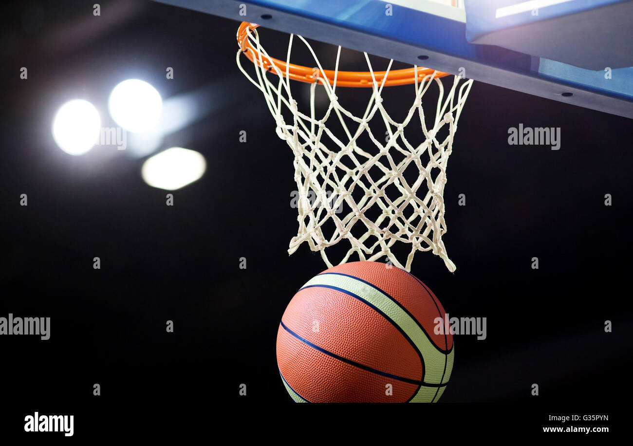 Basketball going through hoop hires stock photography and images Alamy