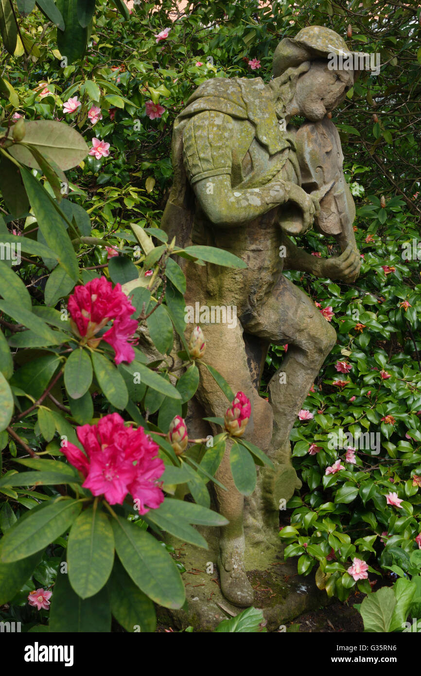 Edinburgh, Palace of Holyrood. Statue of a fiddle player in the grounds. Stock Photo