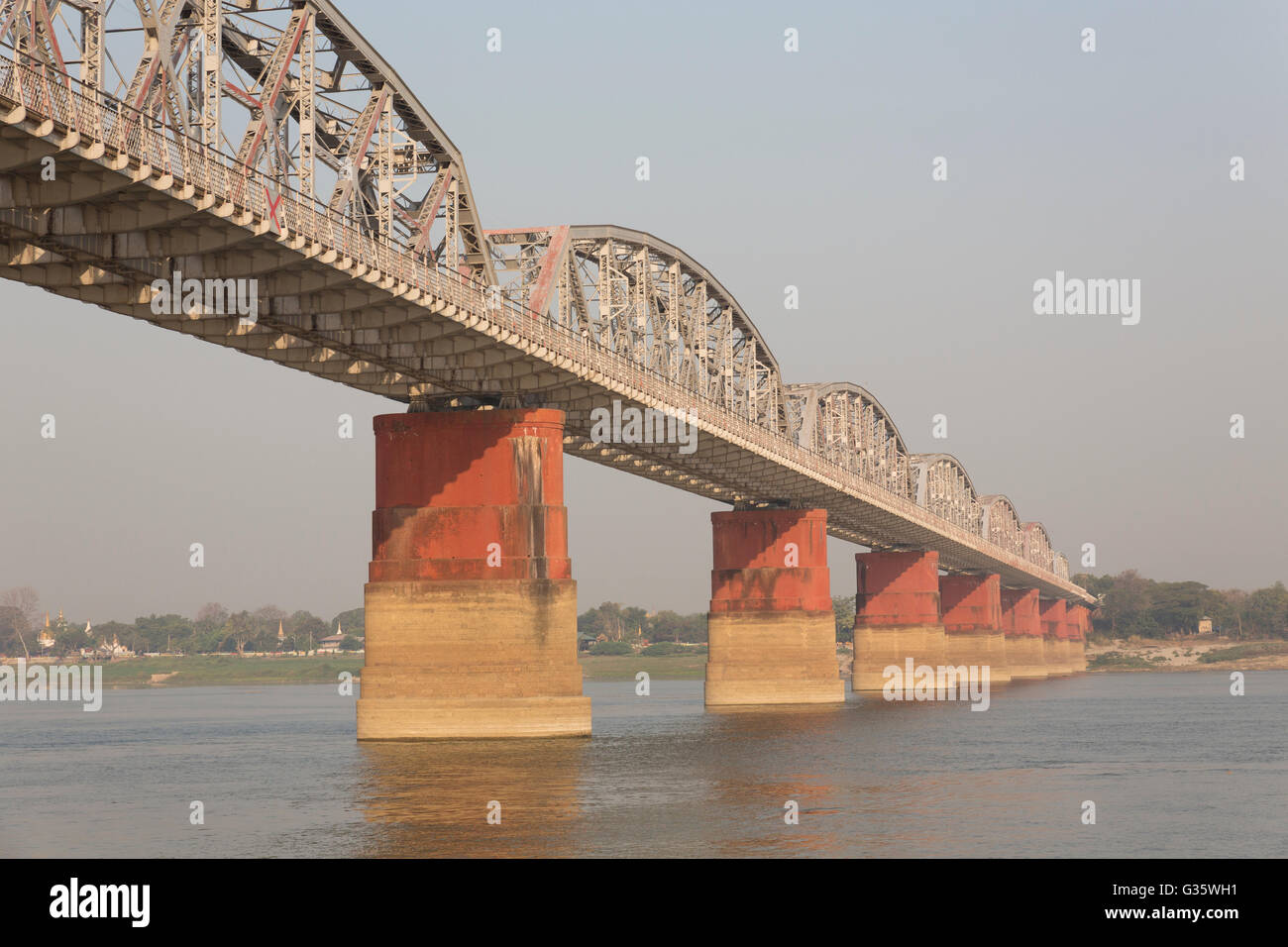 Bridge, boats and ferries between Bagan and Mandalay along the Irrawaddy river (Ayeyarwady river), Burma, Myanmar, South Asia Stock Photo