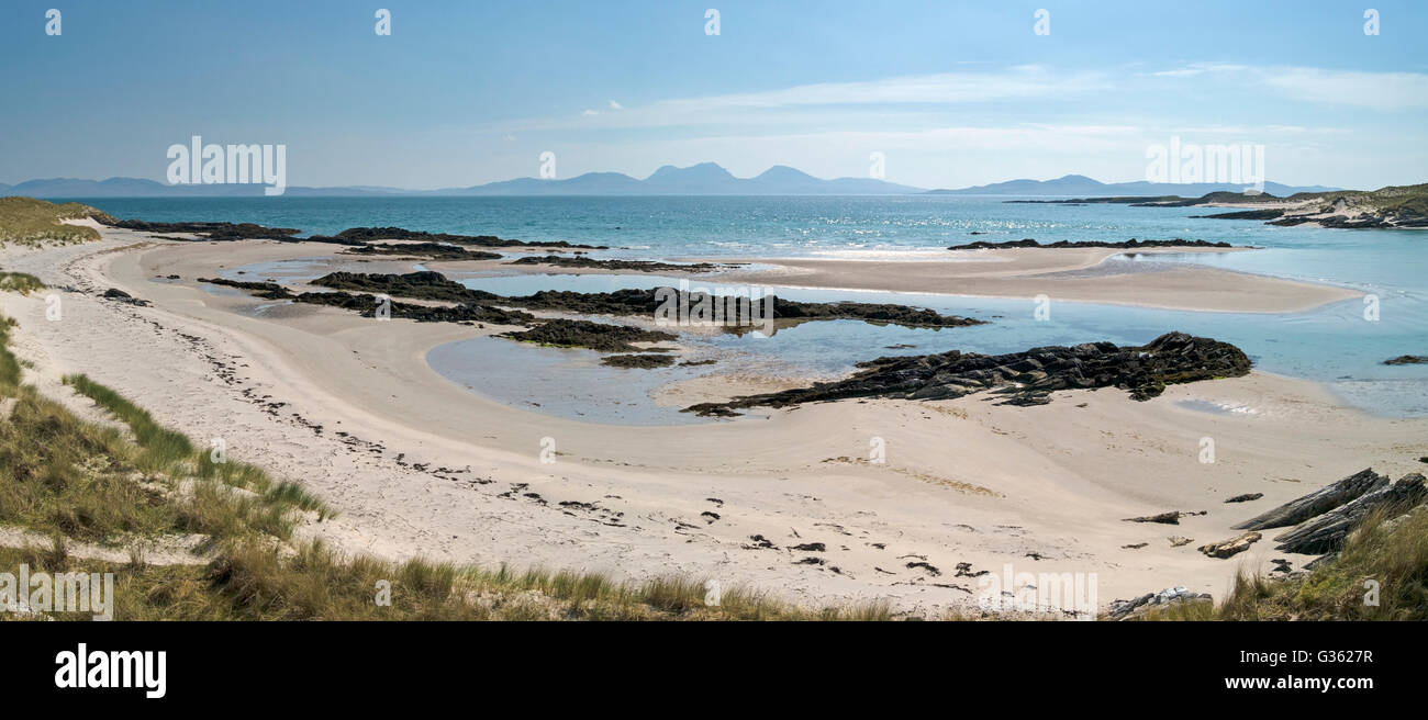 White sandy beach near the Strand with Isle of Jura in the distance, Island of Colonsay, Scottish Hebrides, Scotland, UK. Stock Photo