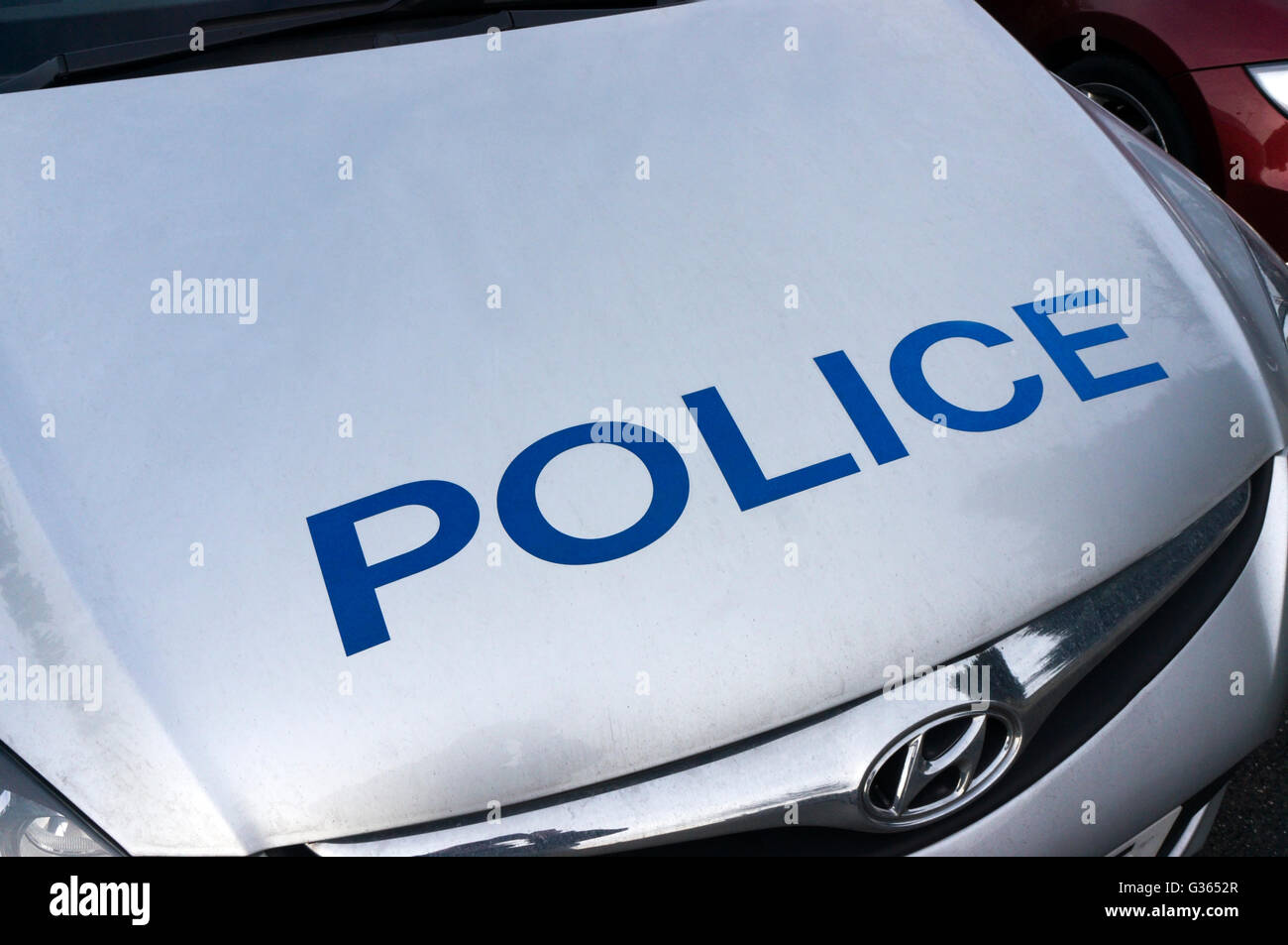 Police marking on bonnet of a Kent Police Hyundai I30 patrol car. Stock Photo