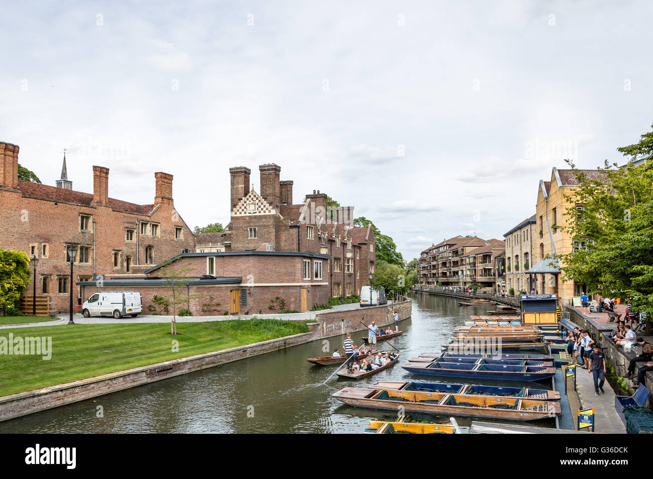 CAMBRIDGE, UK - AUGUST 11, 2015:   Punting on the river Cam. Some companies and students hire punts to visitors and tourists. Stock Photo