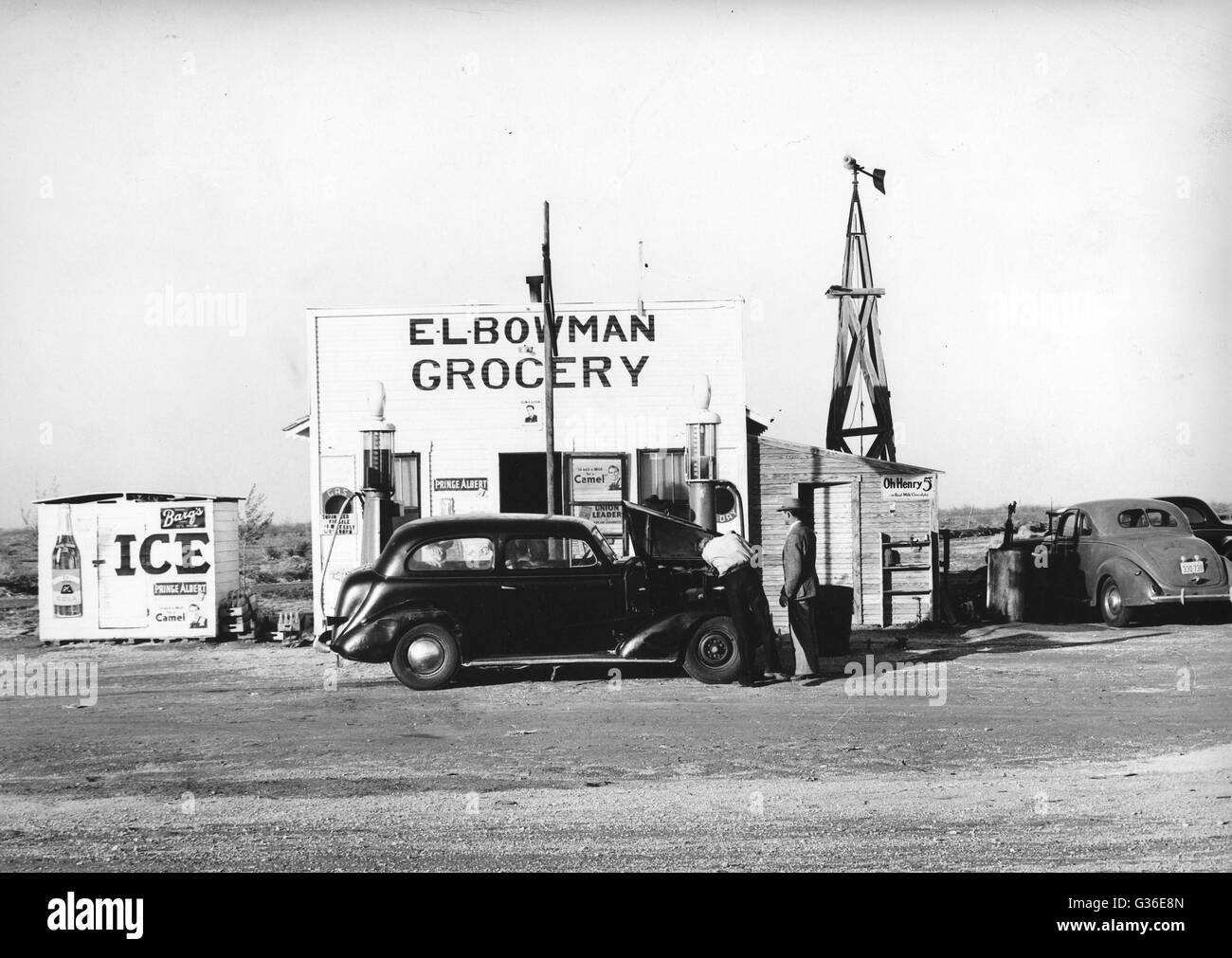 Roadside filling station Black and White Stock Photos & Images Alamy