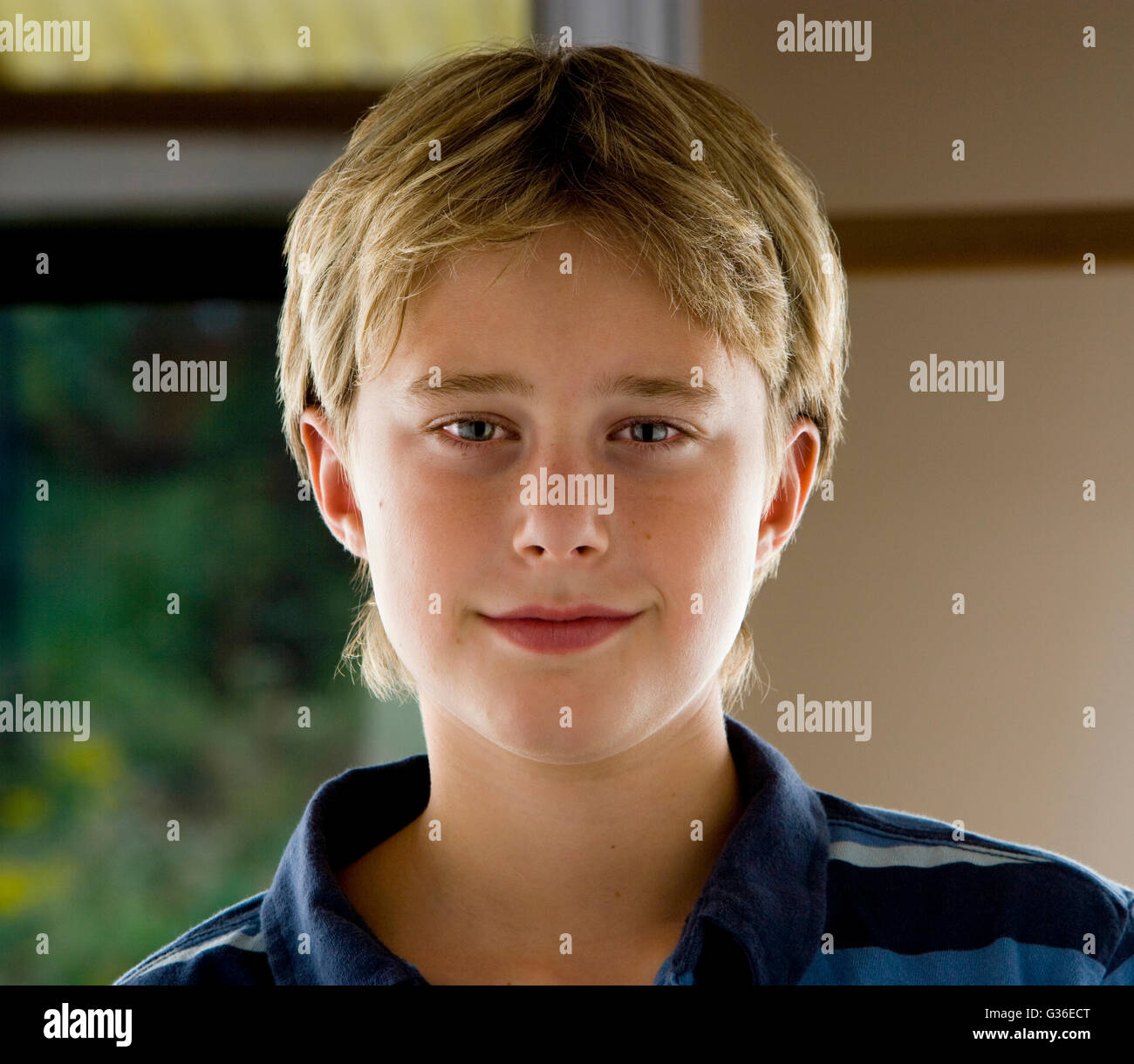 garçon de 7 ans Photo Stock - Alamy