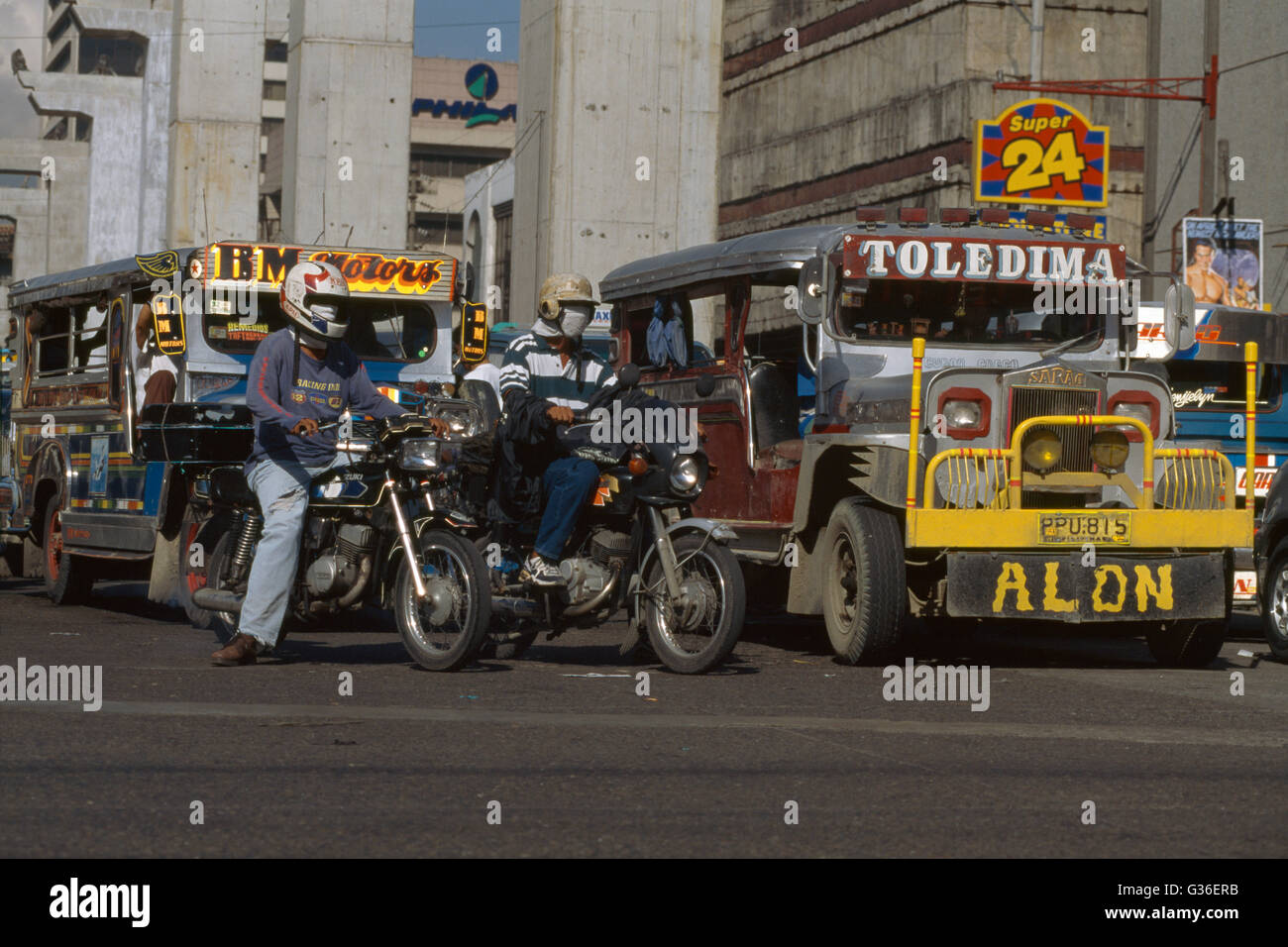 Download Manila Philippines Traffic Motorcycle Man Wearing Mask Stock Photo Alamy Yellowimages Mockups