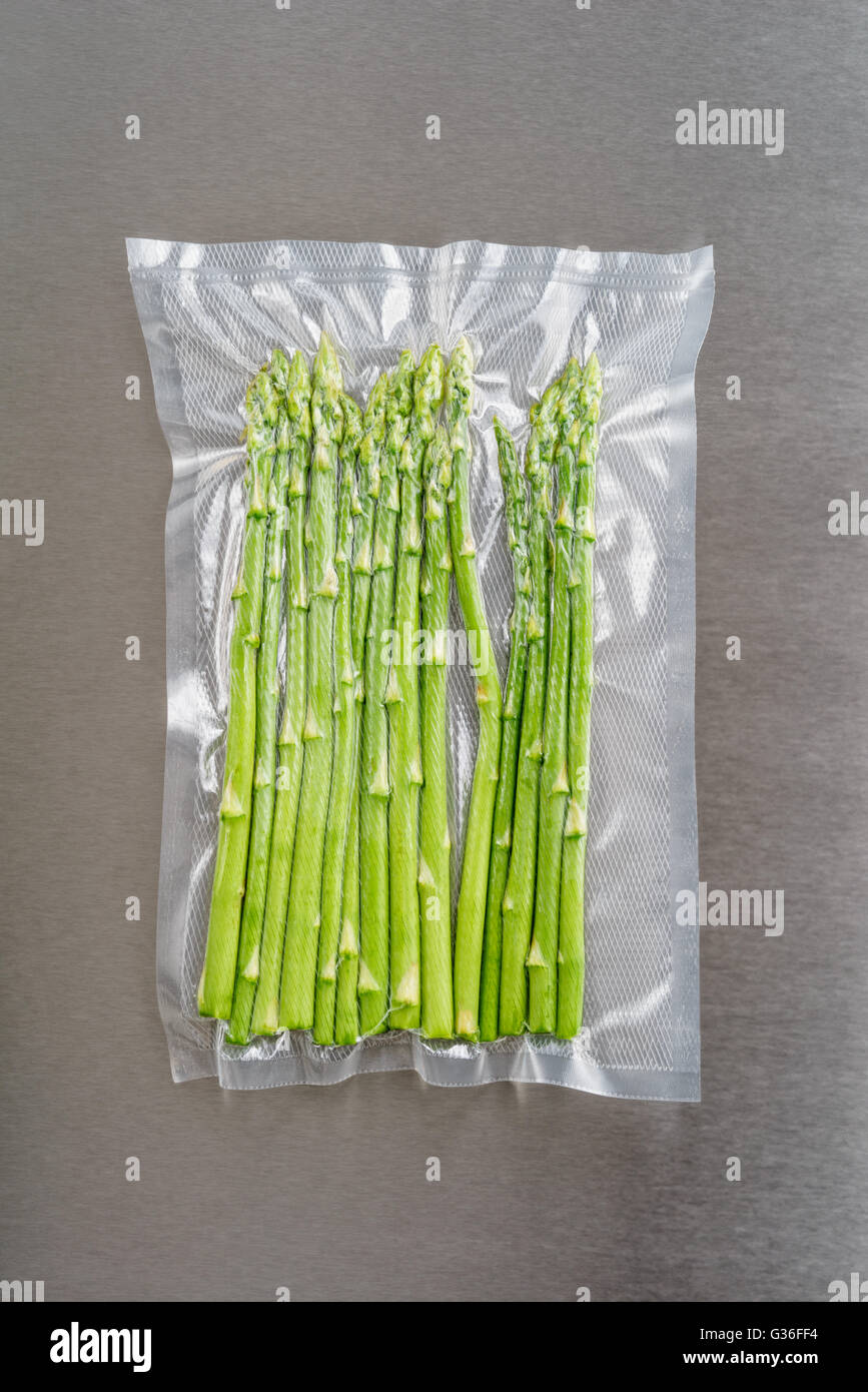Vacuum sealed green asparagus Stock Photo Alamy