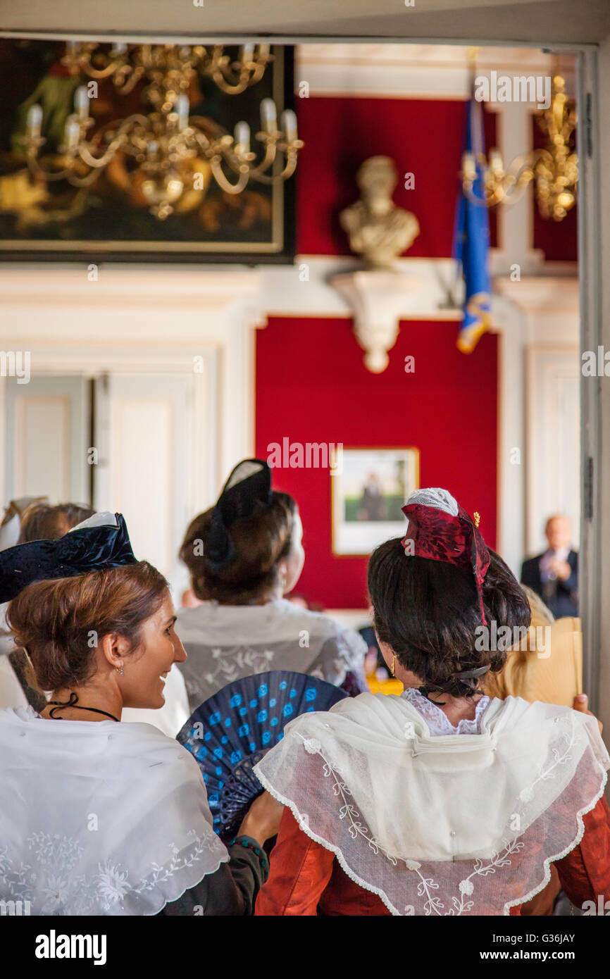 Calendrier Carreto Ramado 2023 French Women High Resolution Stock Photography And Images - Alamy