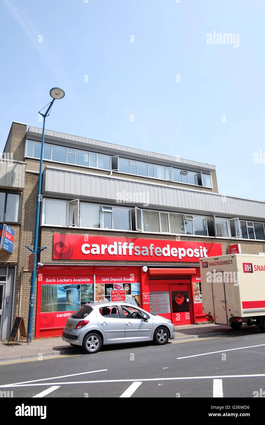 Cardiff safe deposit shop and business's on City Road, Cardiff. 9th June 2016 Stock Photo