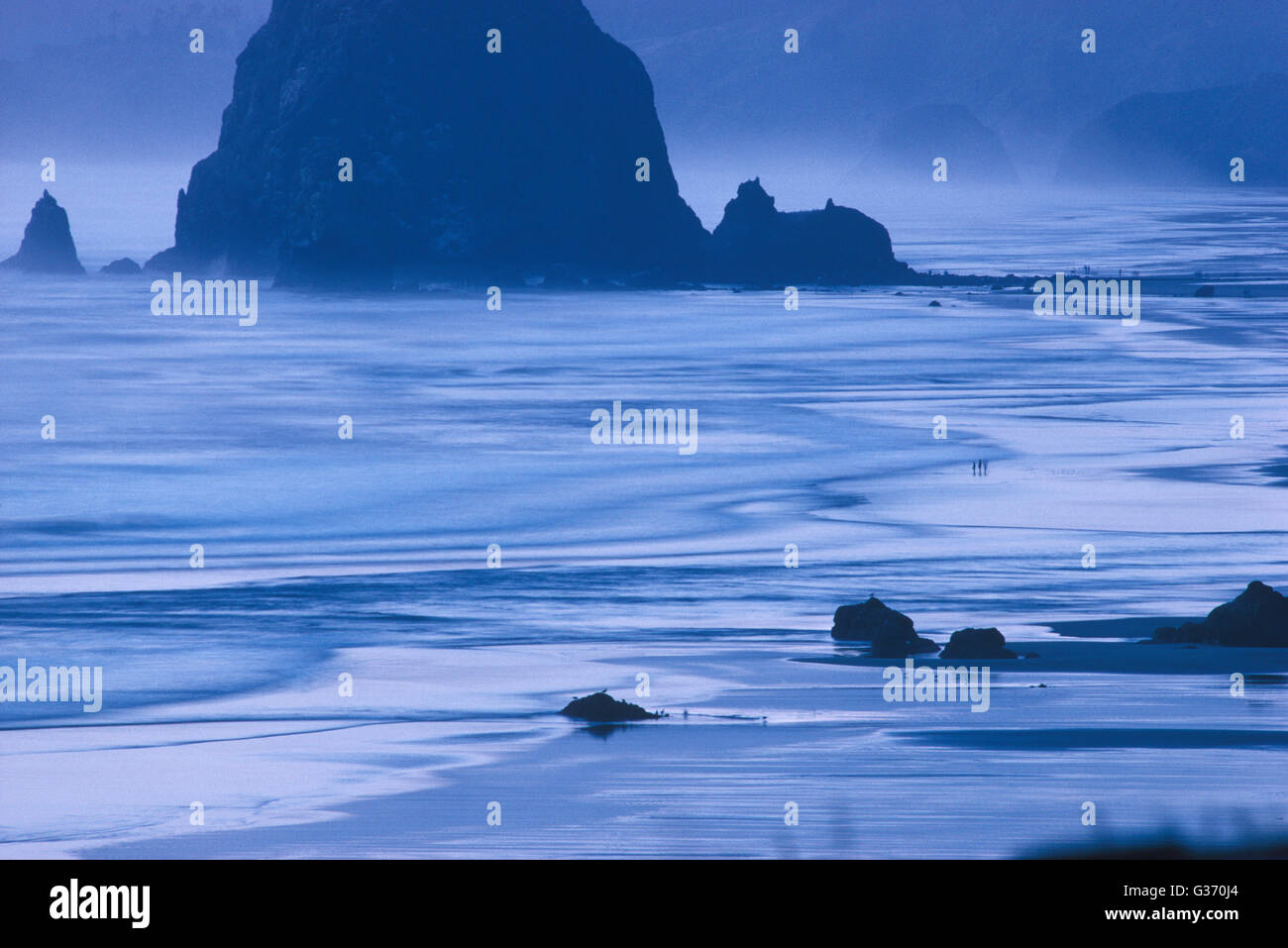 Sea stacks off Canon Beach on the Oregon Coast Stock Photo - Alamy