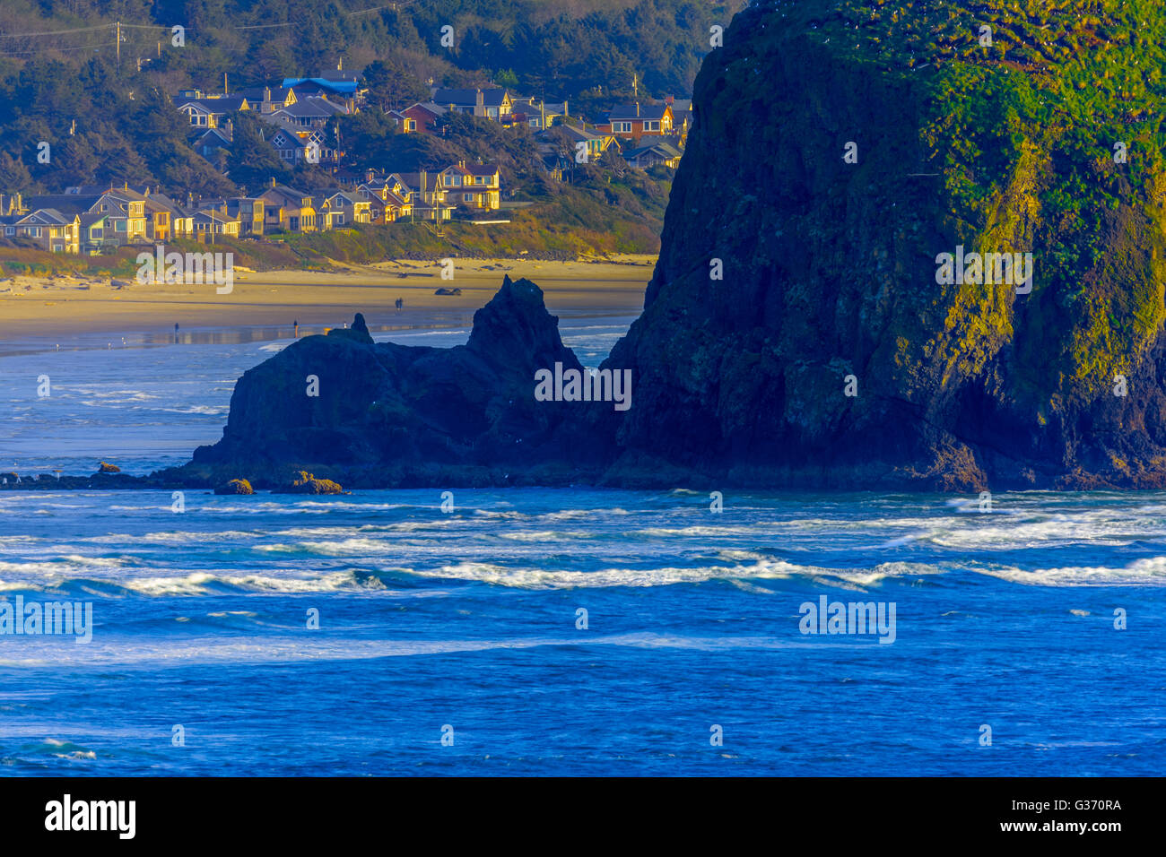 Sea stacks off Canon Beach on the Oregon Coast Stock Photo - Alamy