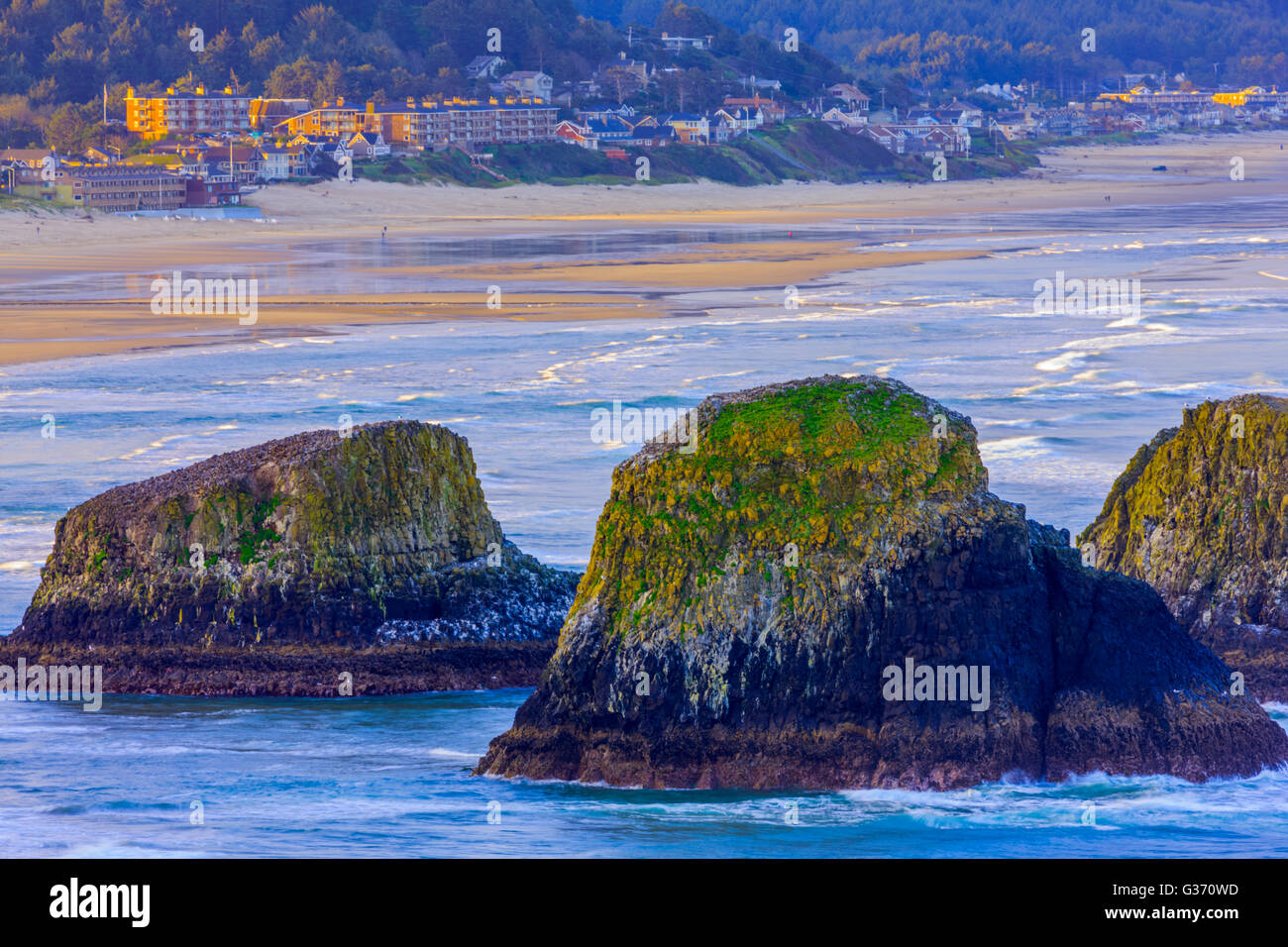 Sea stacks off Canon Beach on the Oregon Coast Stock Photo - Alamy