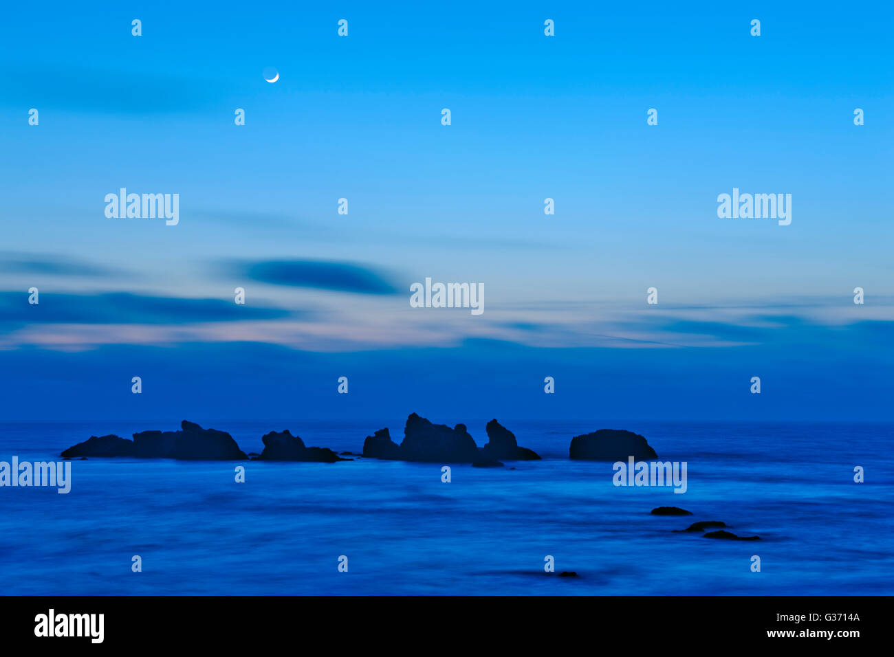 Sea stacks off town of Bandon on Oregon Coast Stock Photo - Alamy
