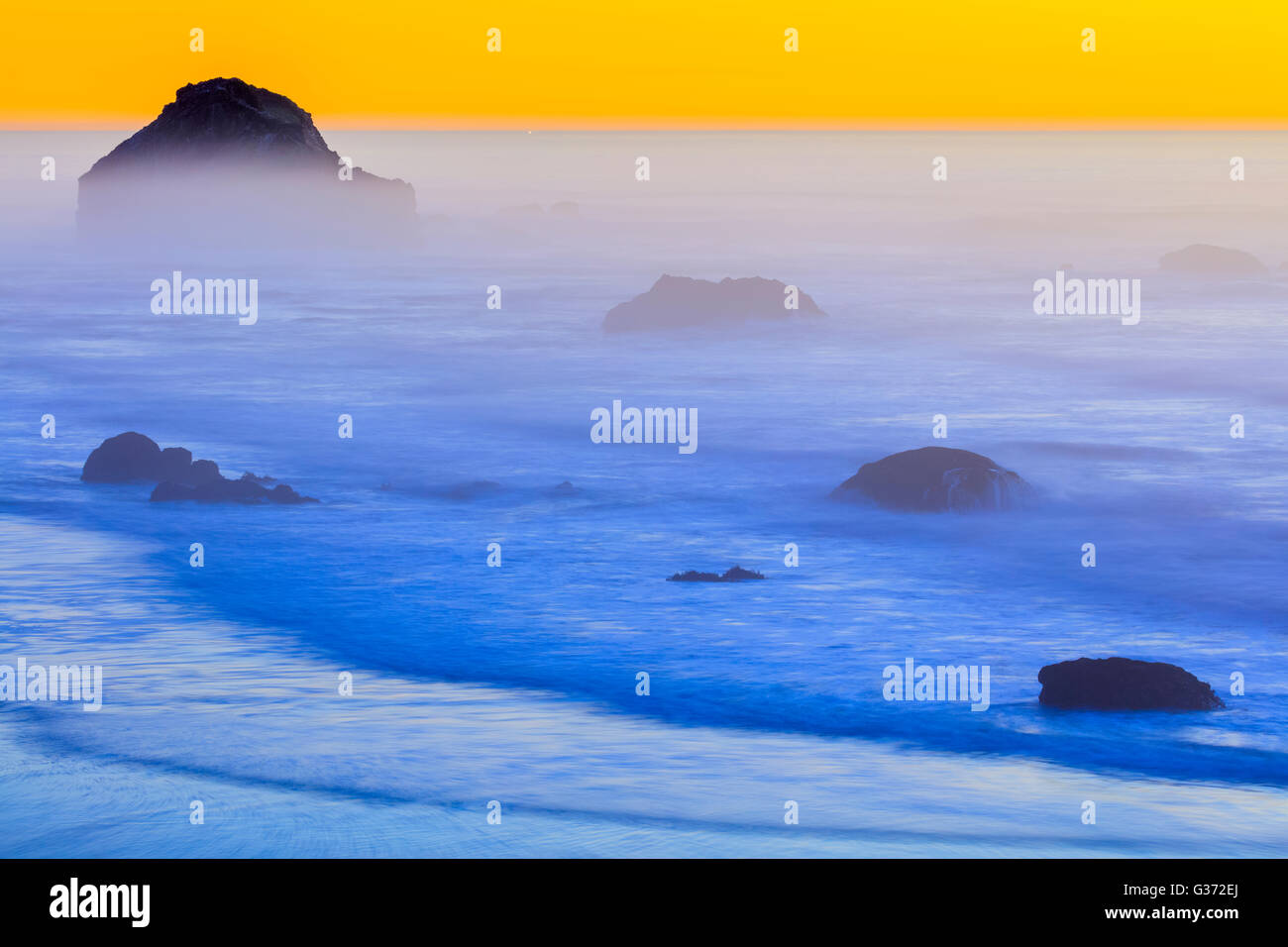 Sea stacks off town of Bandon on Oregon Coast Stock Photo - Alamy