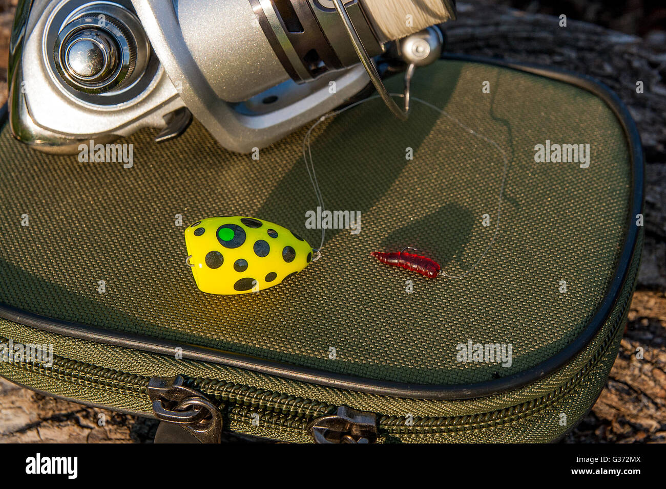 Old spinning reel green fishing hi-res stock photography and images - Alamy