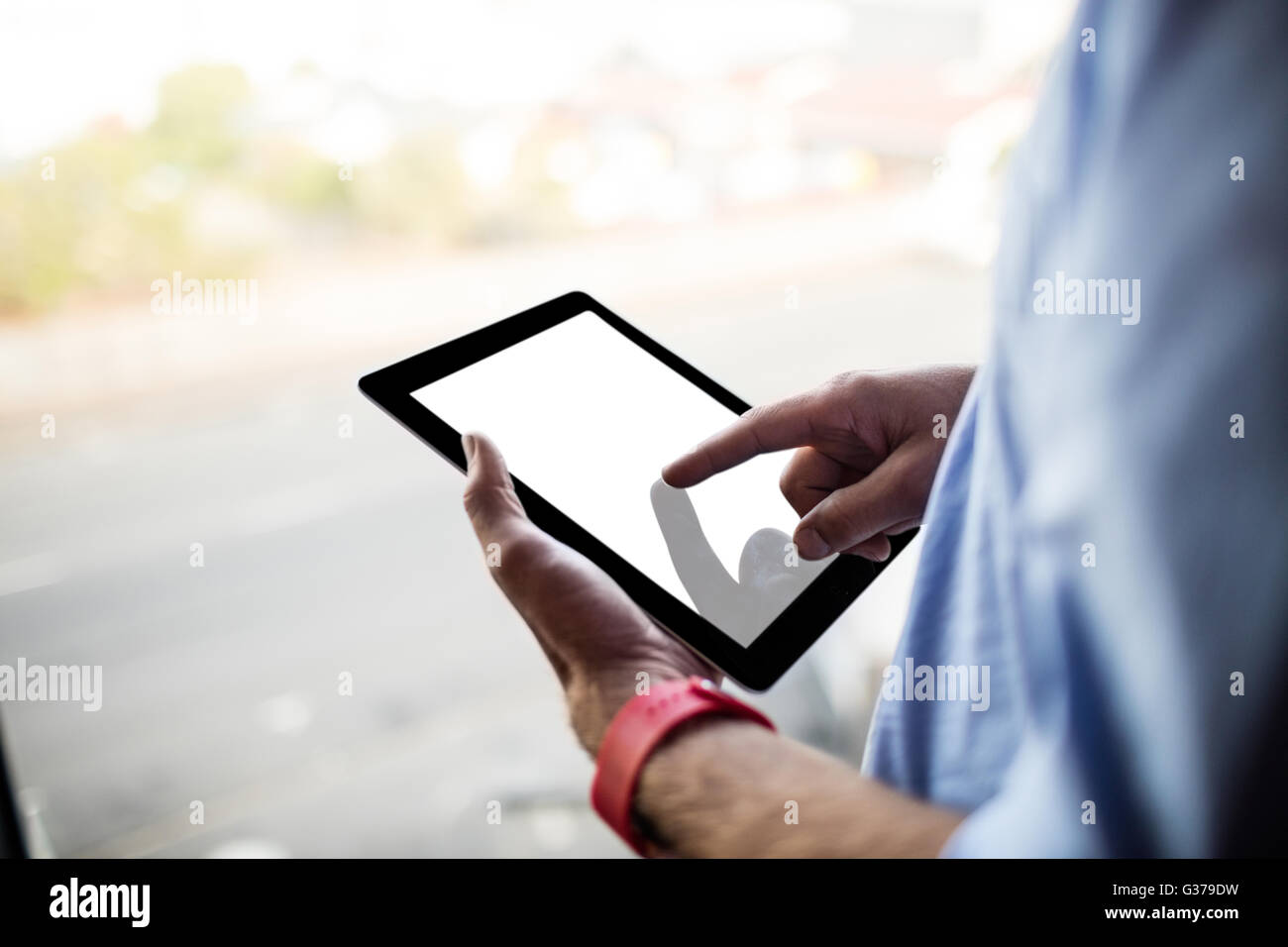 Hand using computer tablet hi-res stock photography and images - Alamy
