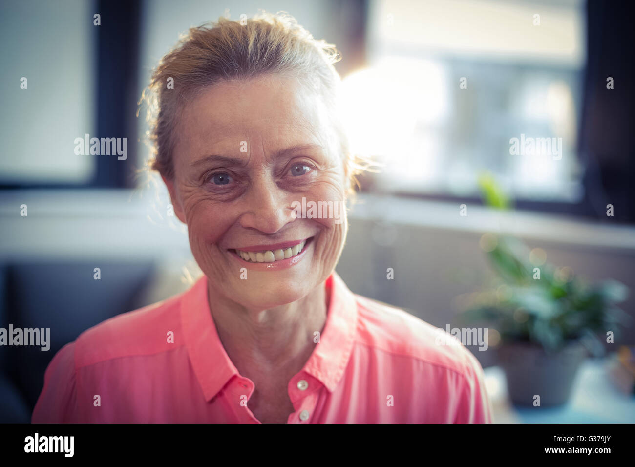 Portrait of senior woman smiling Stock Photo - Alamy