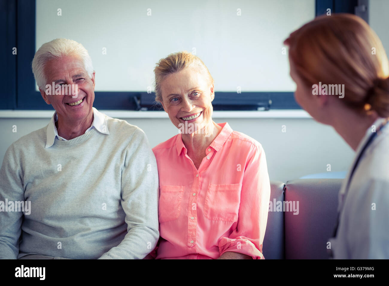 Female doctor patient couple hi-res stock photography and images - Alamy