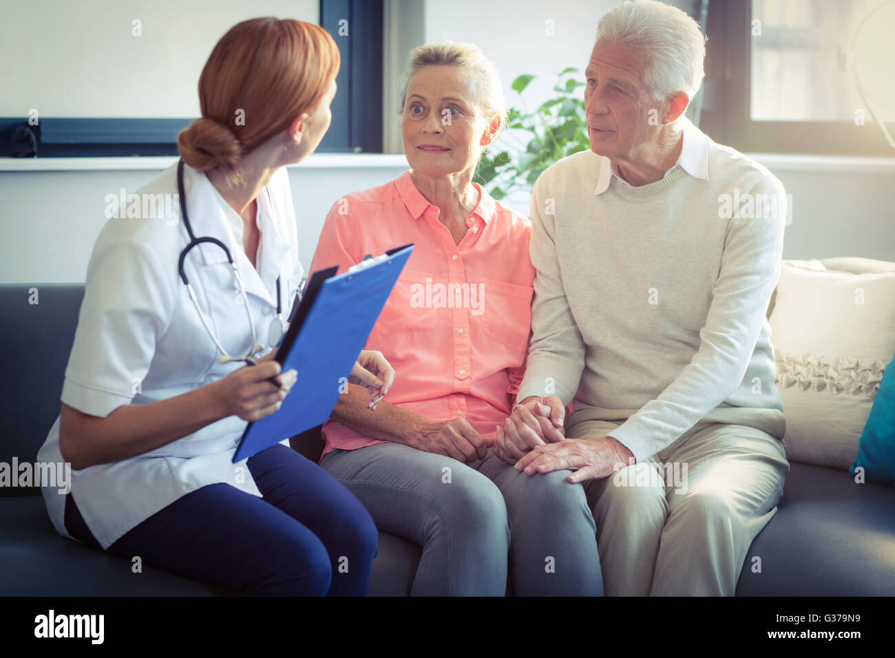 Doctor couple hi-res stock photography and images - Alamy