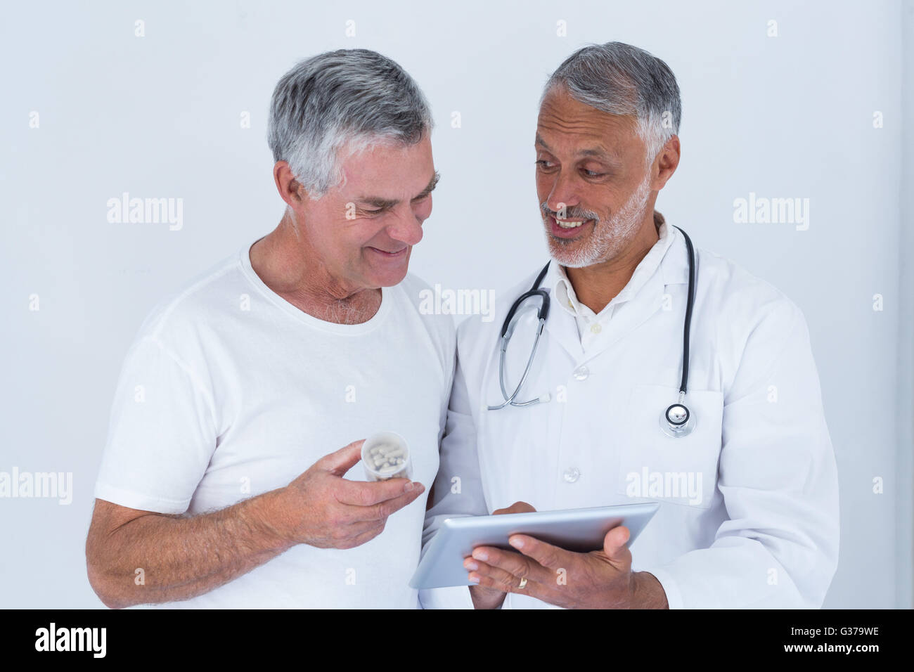 Elderly man medical doctor hi-res stock photography and images - Alamy