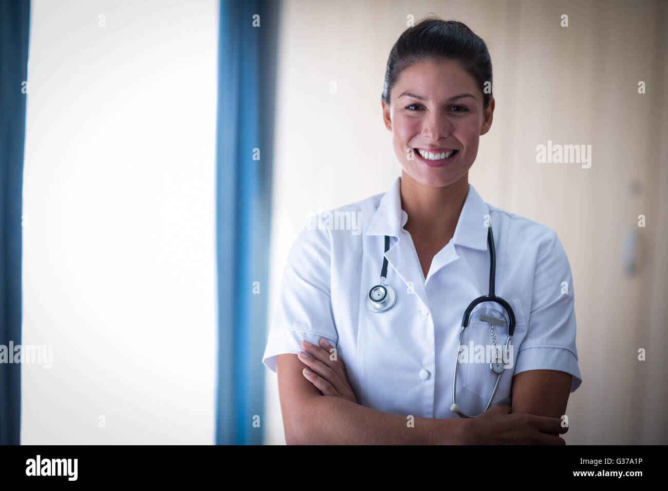Doctor portrait arms crossed hi-res stock photography and images - Alamy