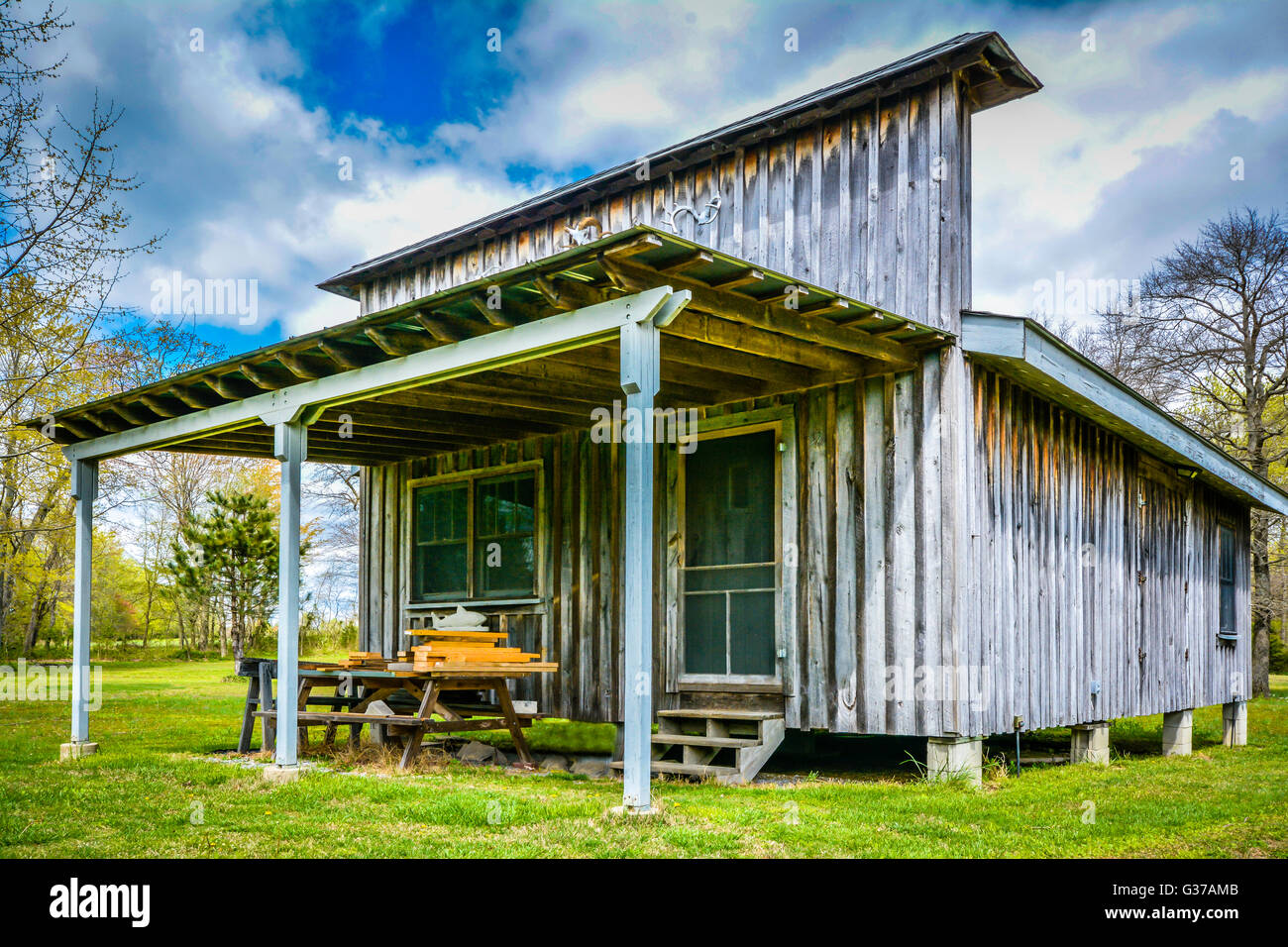 A rustic wooden cabin in the style of a vintage general store Stock Photo