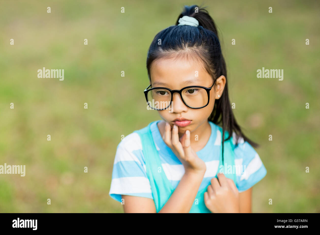 Asian girl sitting in hi-res stock photography and images - Alamy