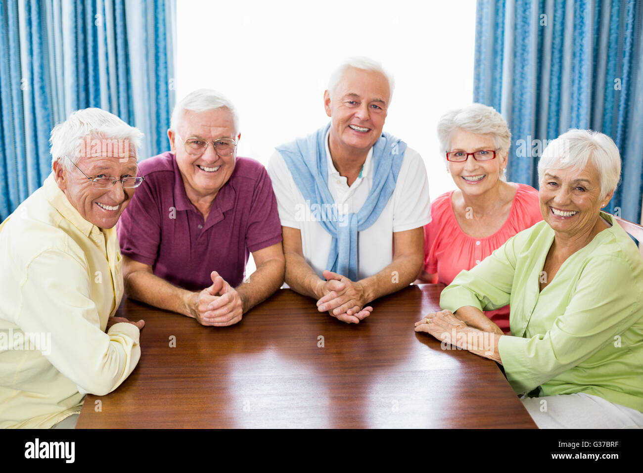 Smiling seniors hi-res stock photography and images - Alamy
