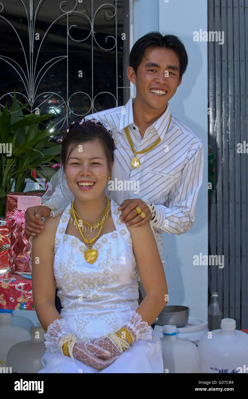 Asia, Myanmar, Burma, Kengtung, Shan state, marriage celebrated at home with relatives young woman man smiling Stock Photo