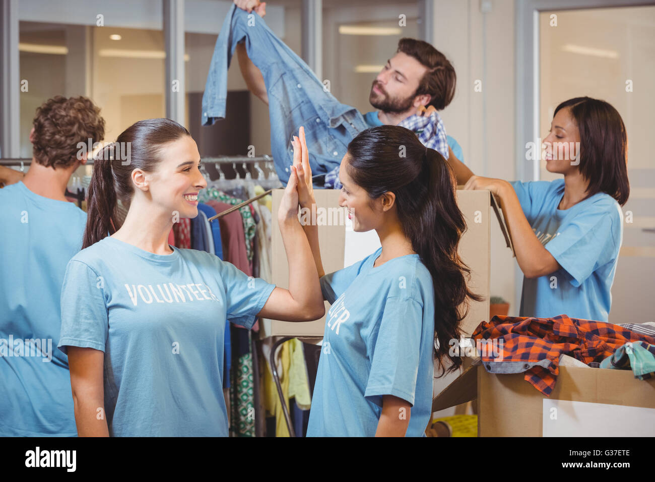 Five volunteers hi-res stock photography and images - Alamy