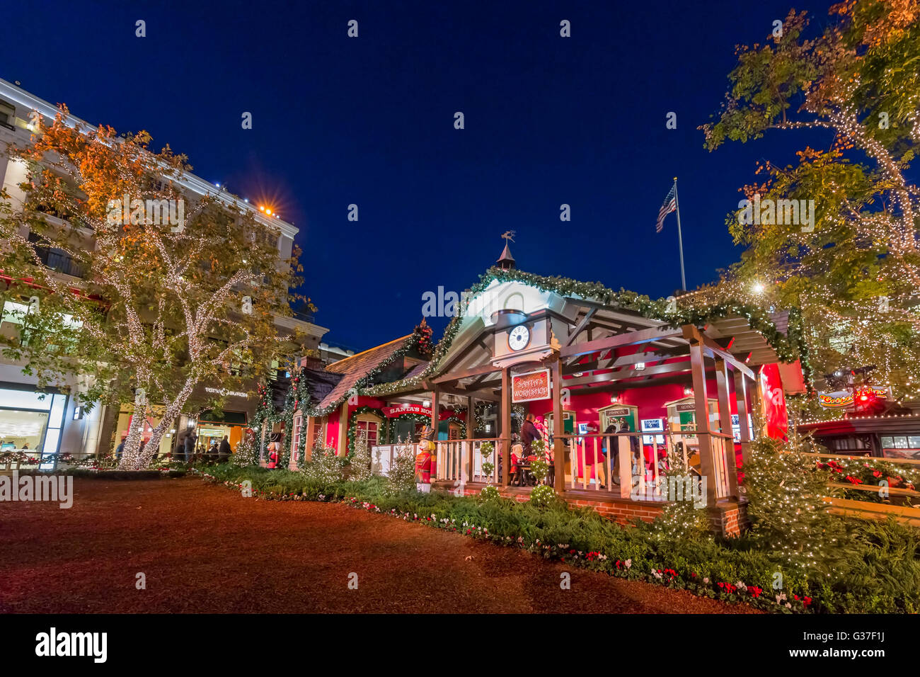 DEC 12, Glendale Chrismtas at the shopping mall on DEC 12, 2016 at