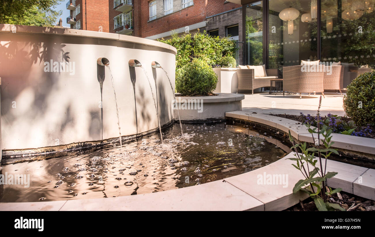 Garden fountain water feature hi-res stock photography and images - Alamy