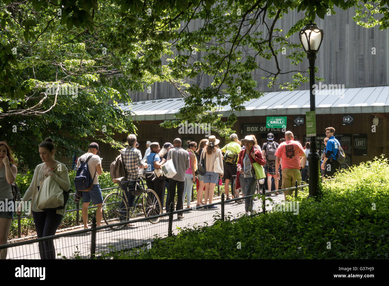 Free Ticket Lines at the Delacorte Theater in Central Park, NYC Stock