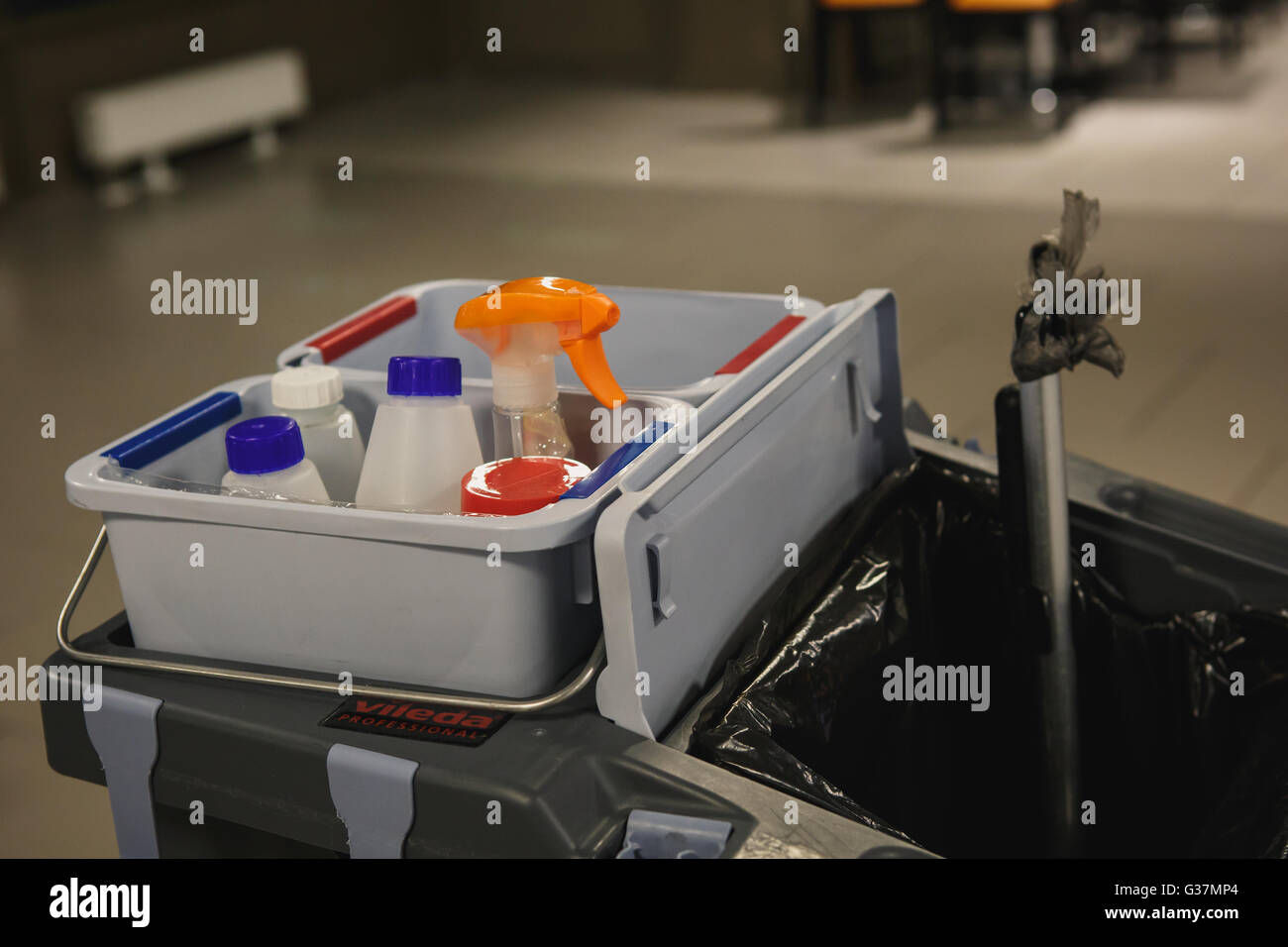 Cleaning bucket hires stock photography and images Alamy