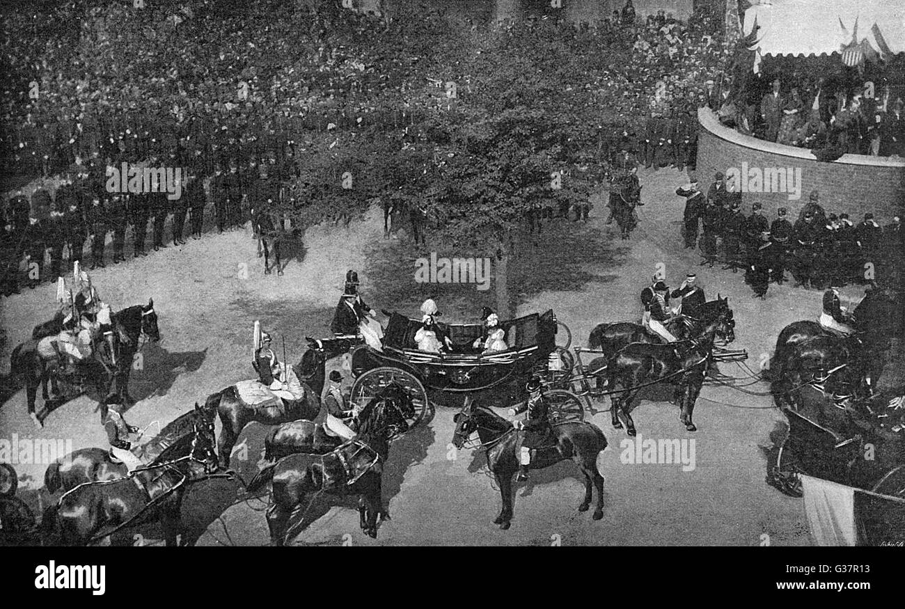 THE BLACKWALL TUNNEL The opening of the Blackwall Tunnel The arrival