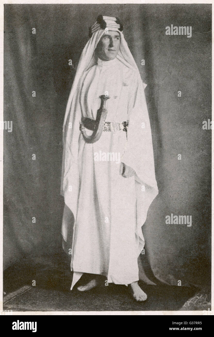 British archaeologist, soldier, intelligence officer and writer, Thomas Edward Lawrence (1888-1935), known as Lawrence of Arabia, in traditional Arab costume.     Date: circa 1918 Stock Photo