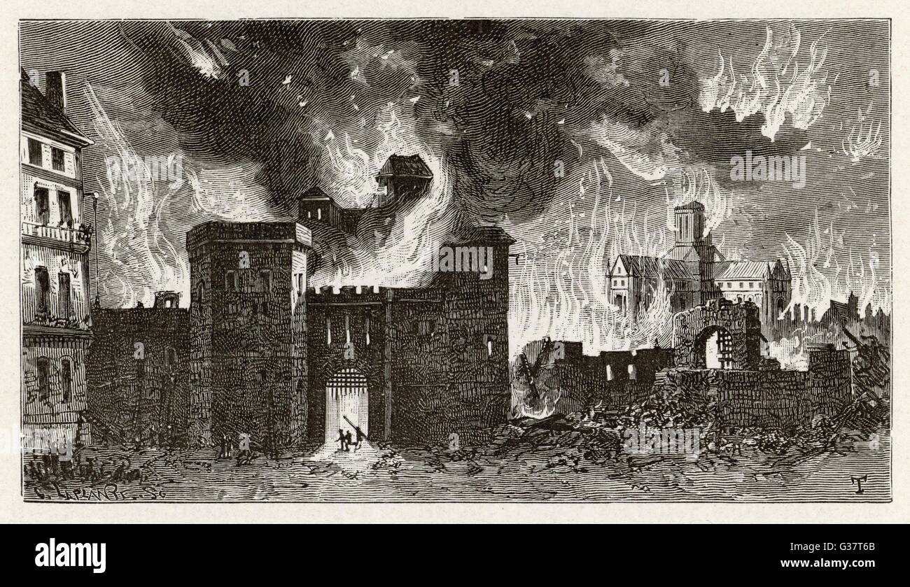 In the distance, old Saint  Paul's cathedral goes up in  flames        Date: 2 - 6 September 1666 Stock Photo