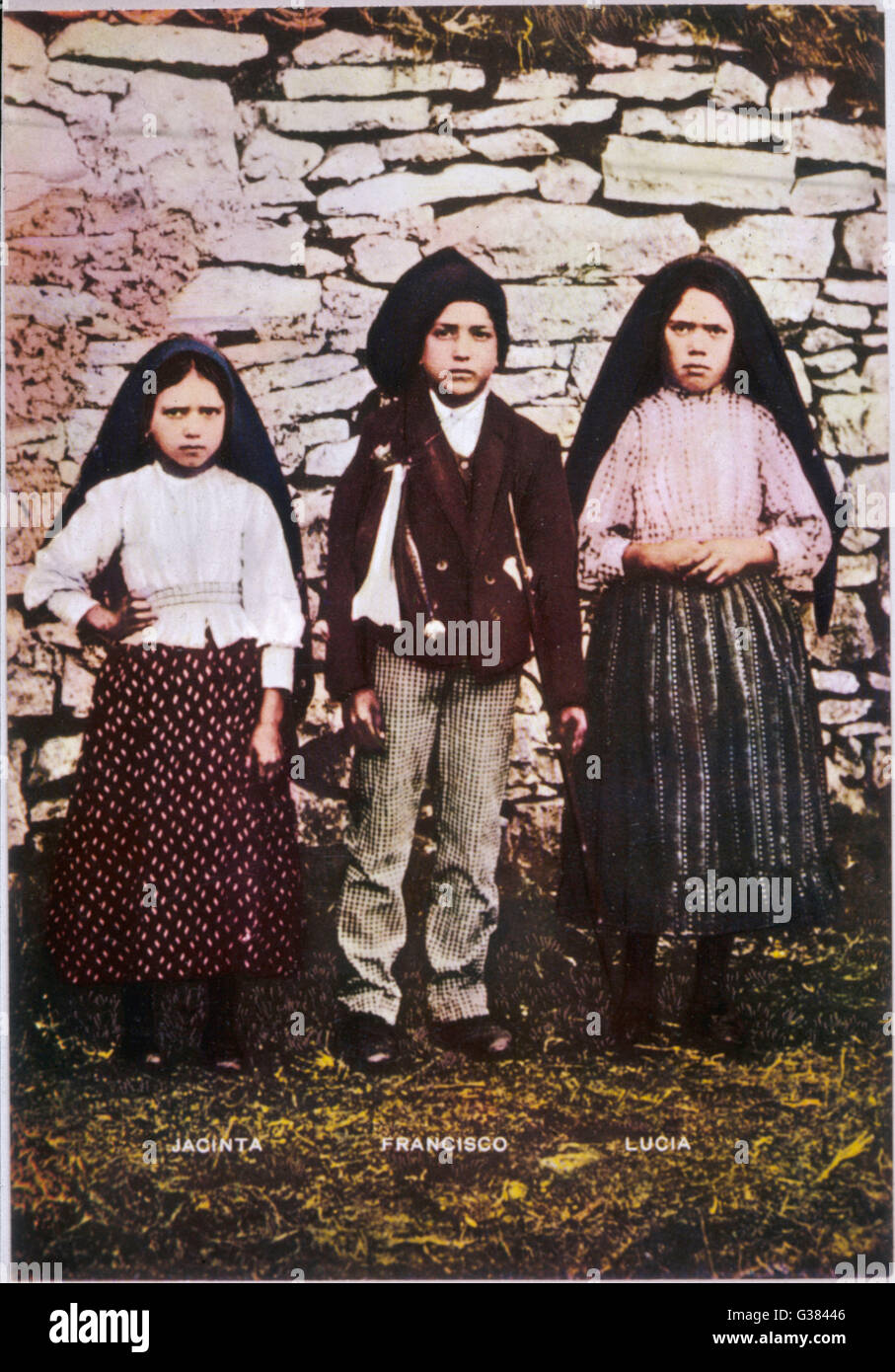 The three children, Jacinta,  Francisco and Lucia, who saw  the vision of Fatima in  Portugal.      Date: 1917 Stock Photo