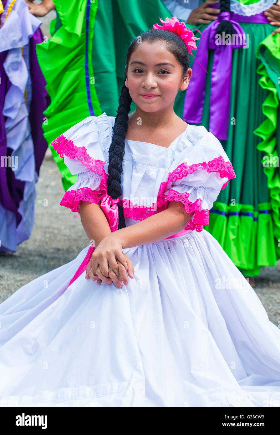 El salvador woman hi-res stock photography and images - Page 6 - Alamy