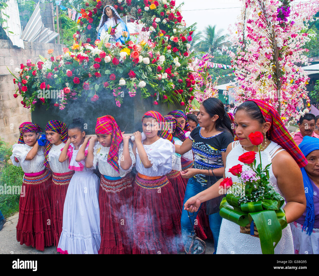 Salvadorian People Participate In The Procession Of The Flower Palm Stock Photo Alamy