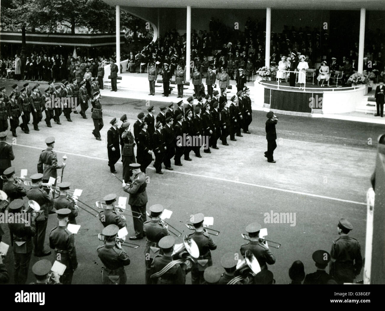 1946 victory parade hi-res stock photography and images - Alamy